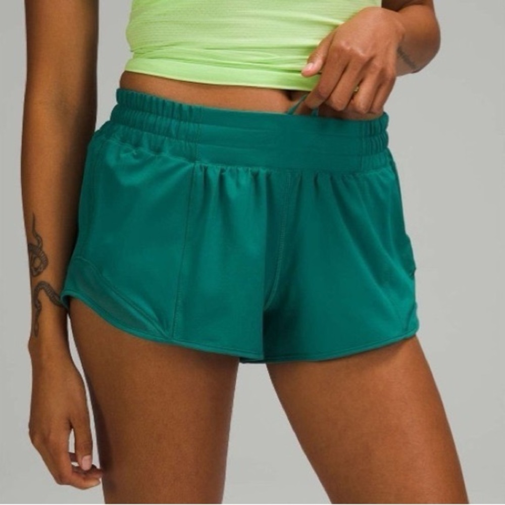 Lululemon Hotty Hot Short Low Rise 2.5” Sz 6